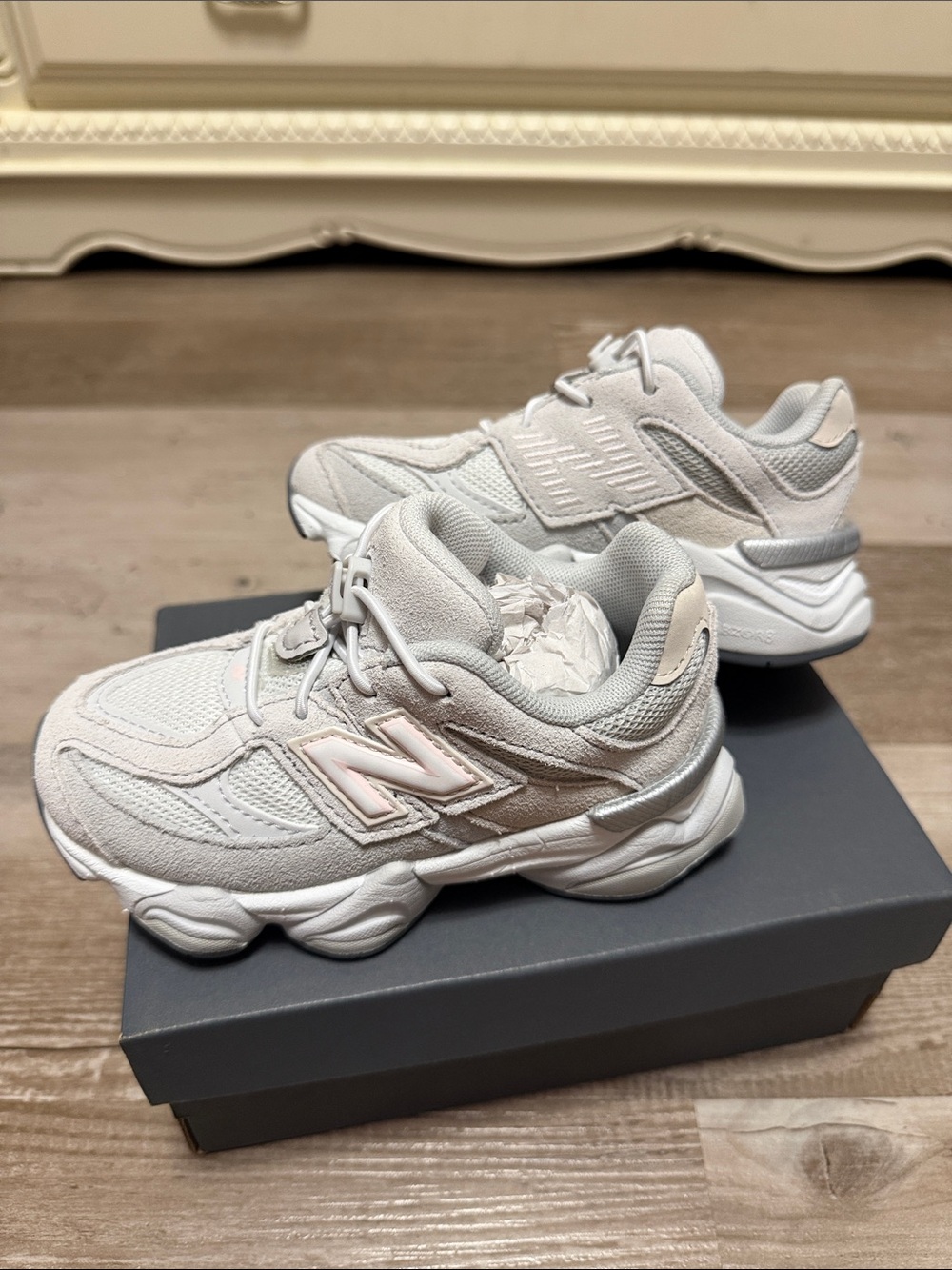 NWT New Balance 9060 Kids White and Light Pink Chunky Athletic Sneakers
